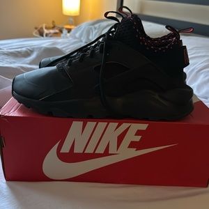 Nike air huarache 10.5 lightly worn